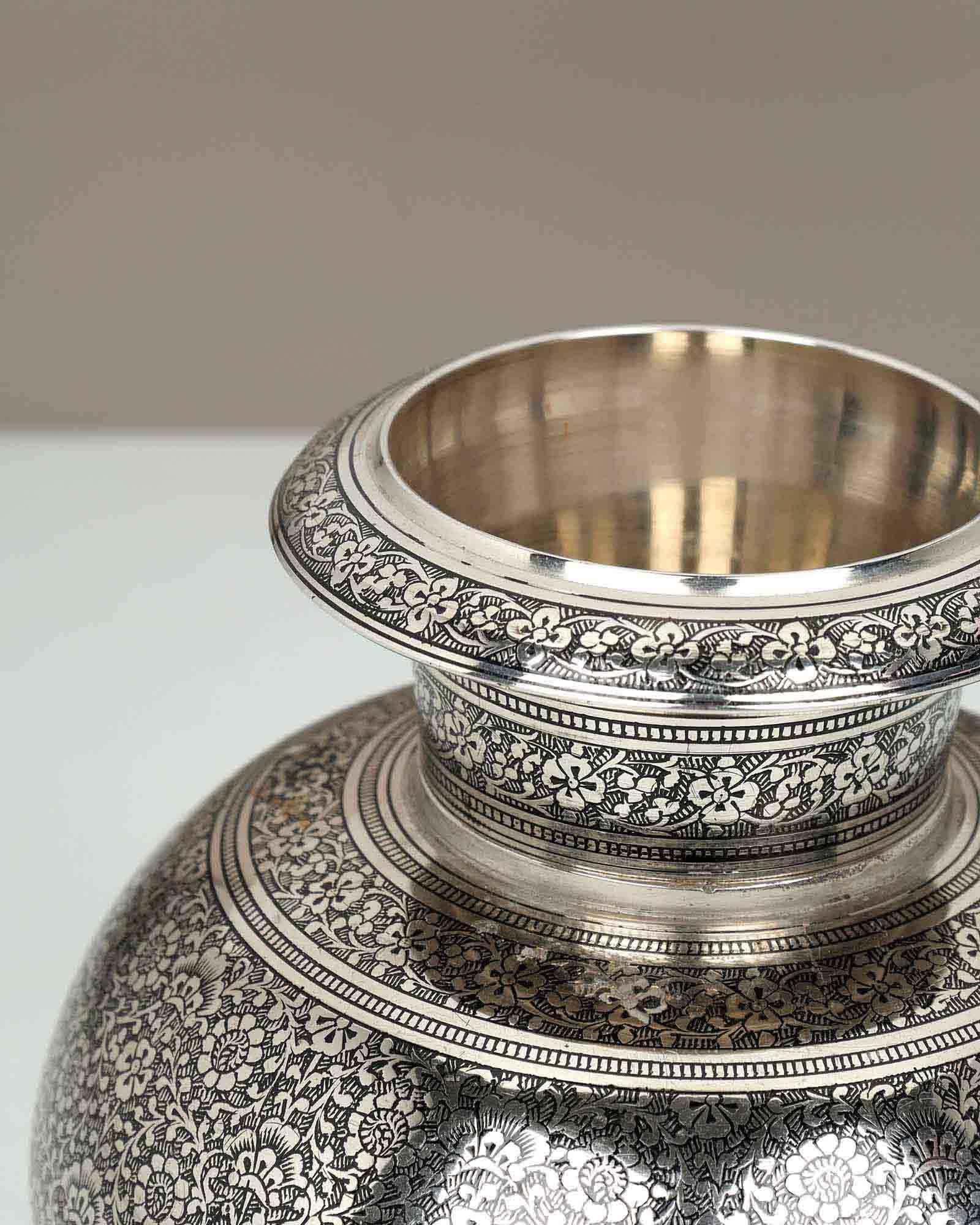 Vana Vase By Dilshad Hussain