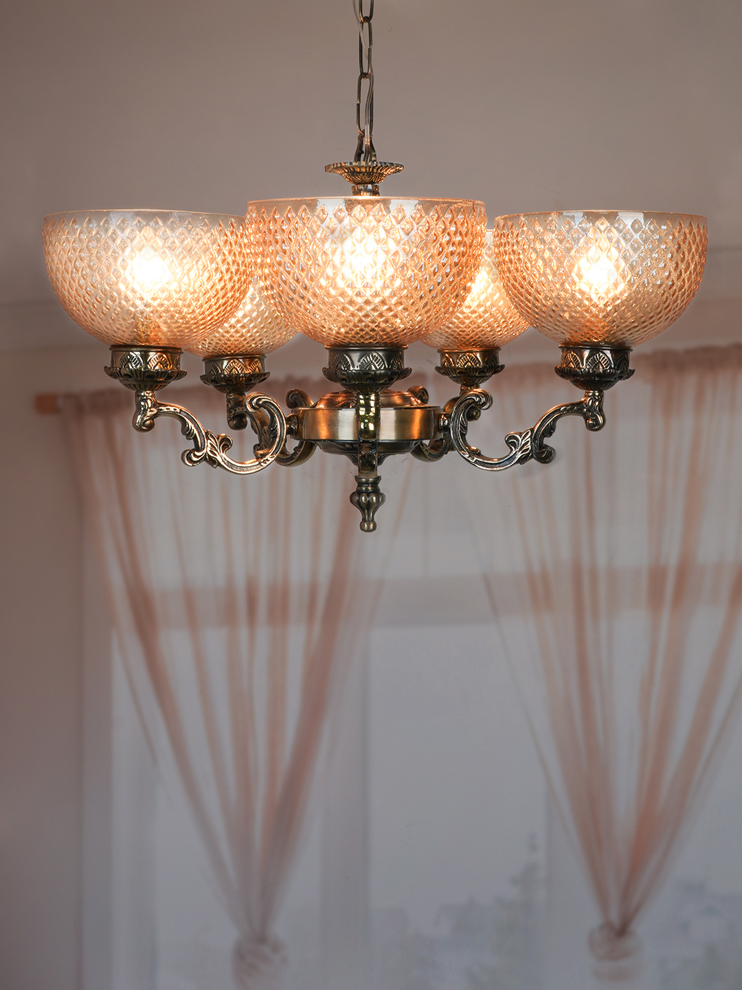 Traditional Ornate Aluminium 5-Lights Chandelier With Golden Textured Bowl Glass Shade