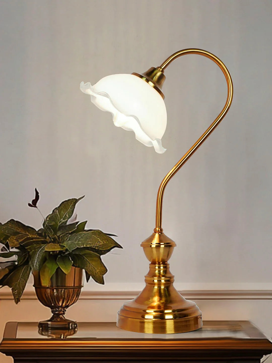 Antique Brass Retro Reading Lamp with Milky White Frilled Glass Shade