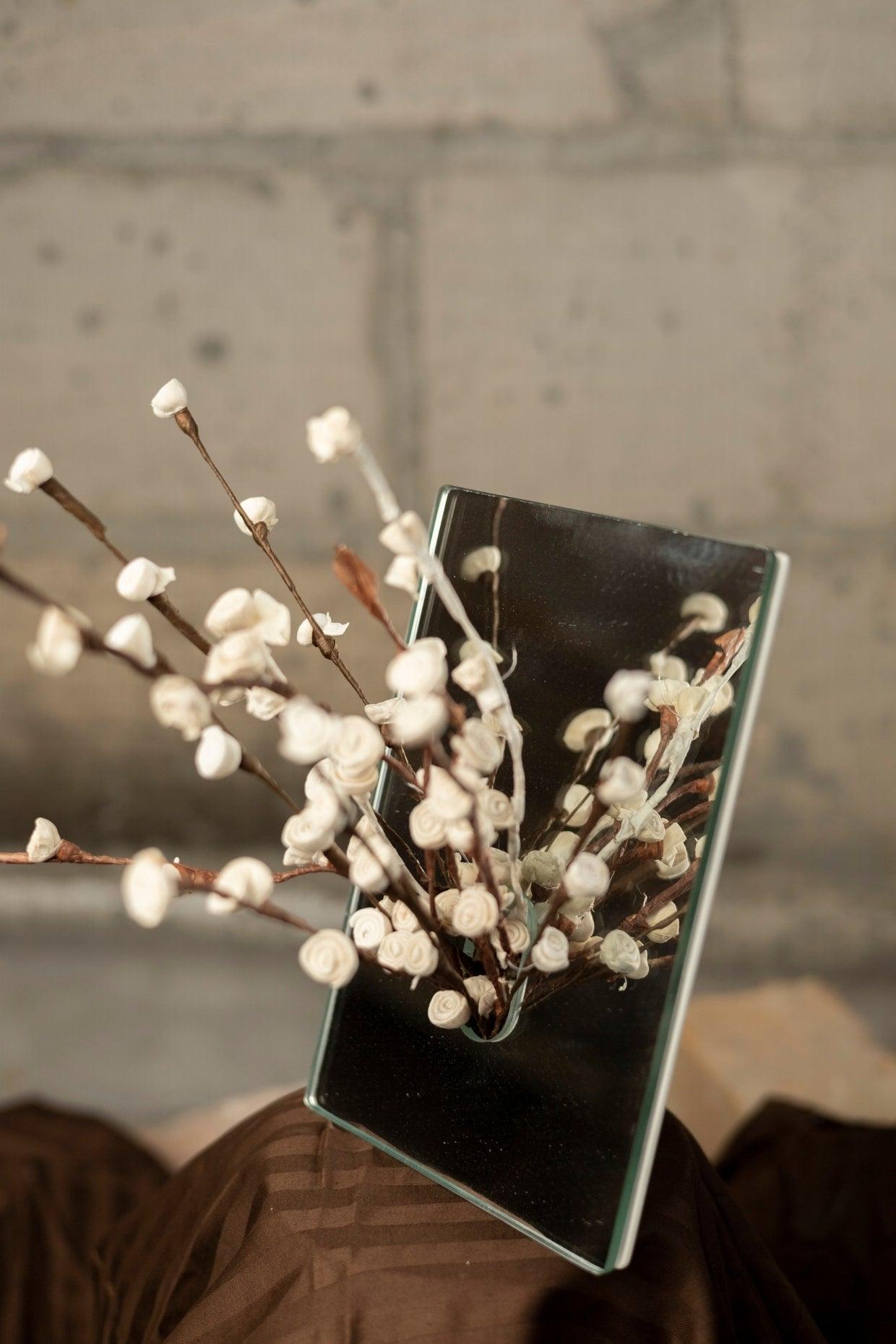 Buy Vase Selective Edition - Glance Vase by La Dimora Selections on IKIRU online store