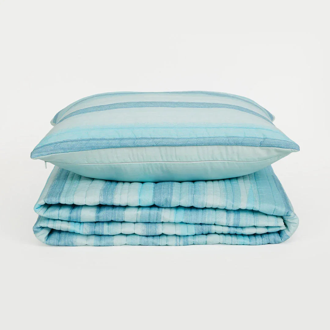 Blustroke Quilt And Pillow Cover Set