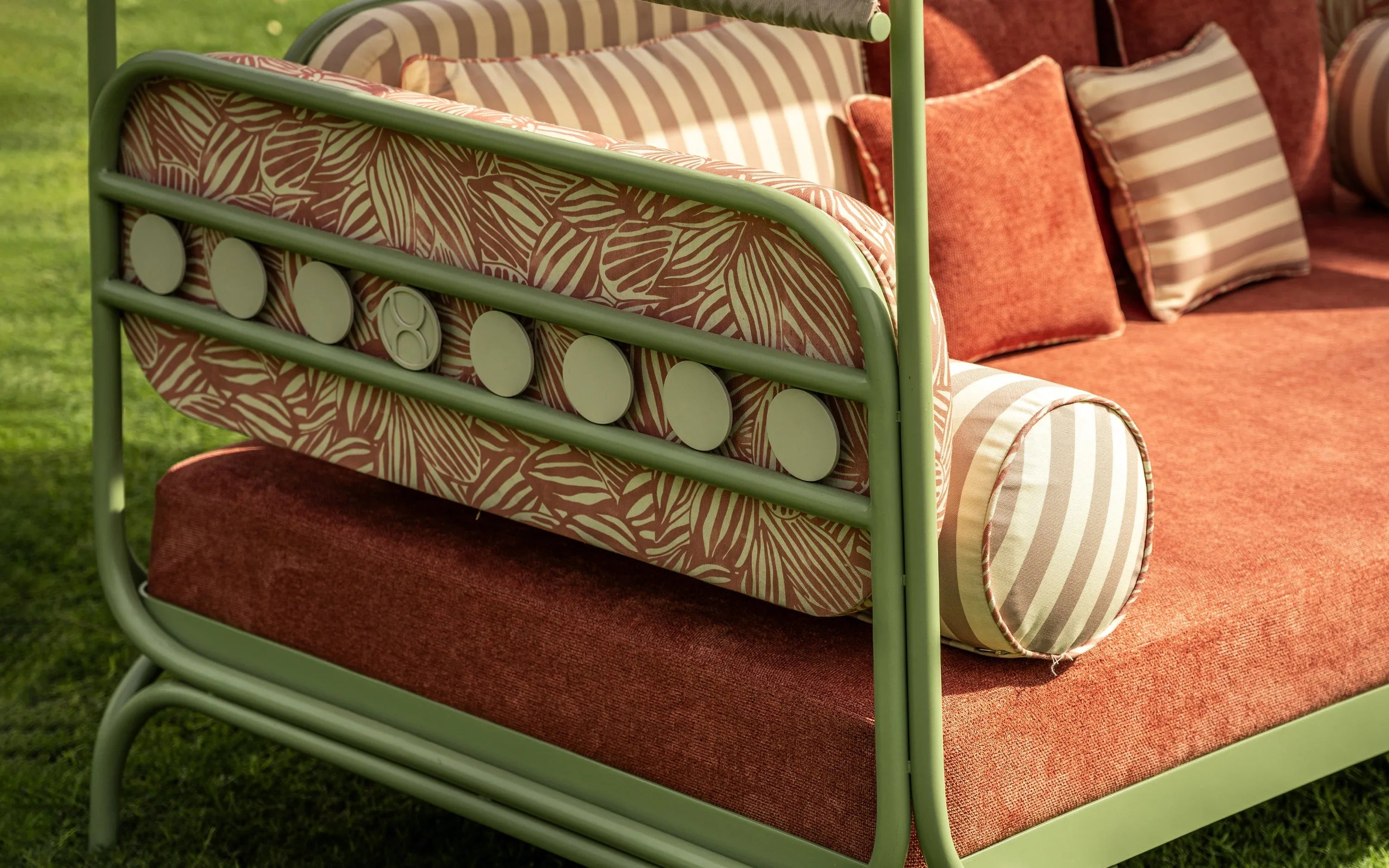 Dastoori Outdoor Day Bed