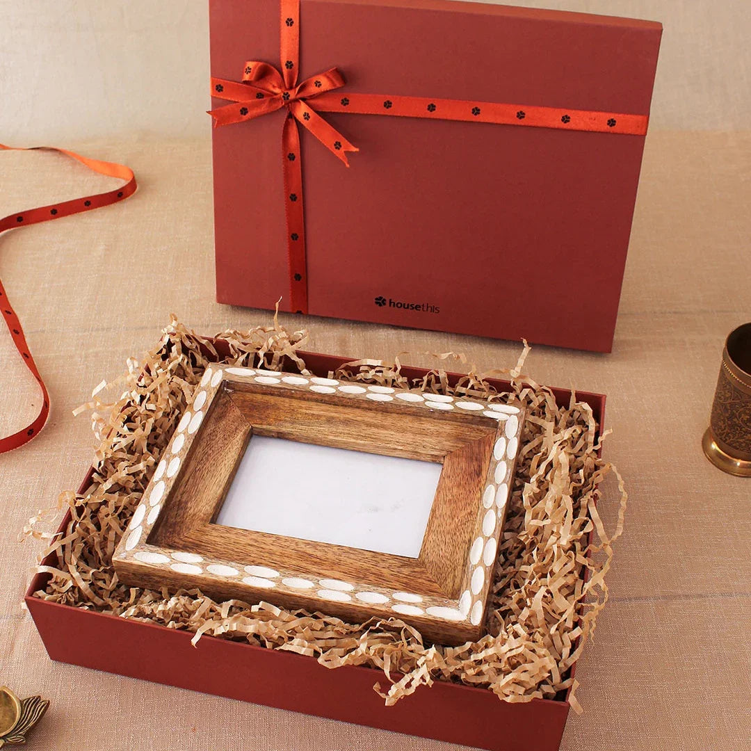 Sandakphu Photoframe Gift Box (Multi)
