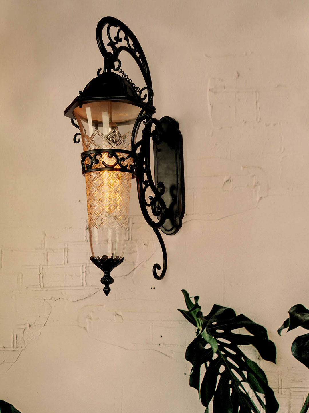 Large 32 Inch Traditional Victorian-Style Black Outdoor Aluminium & Cut-Glass Single Wall Lamp Light
