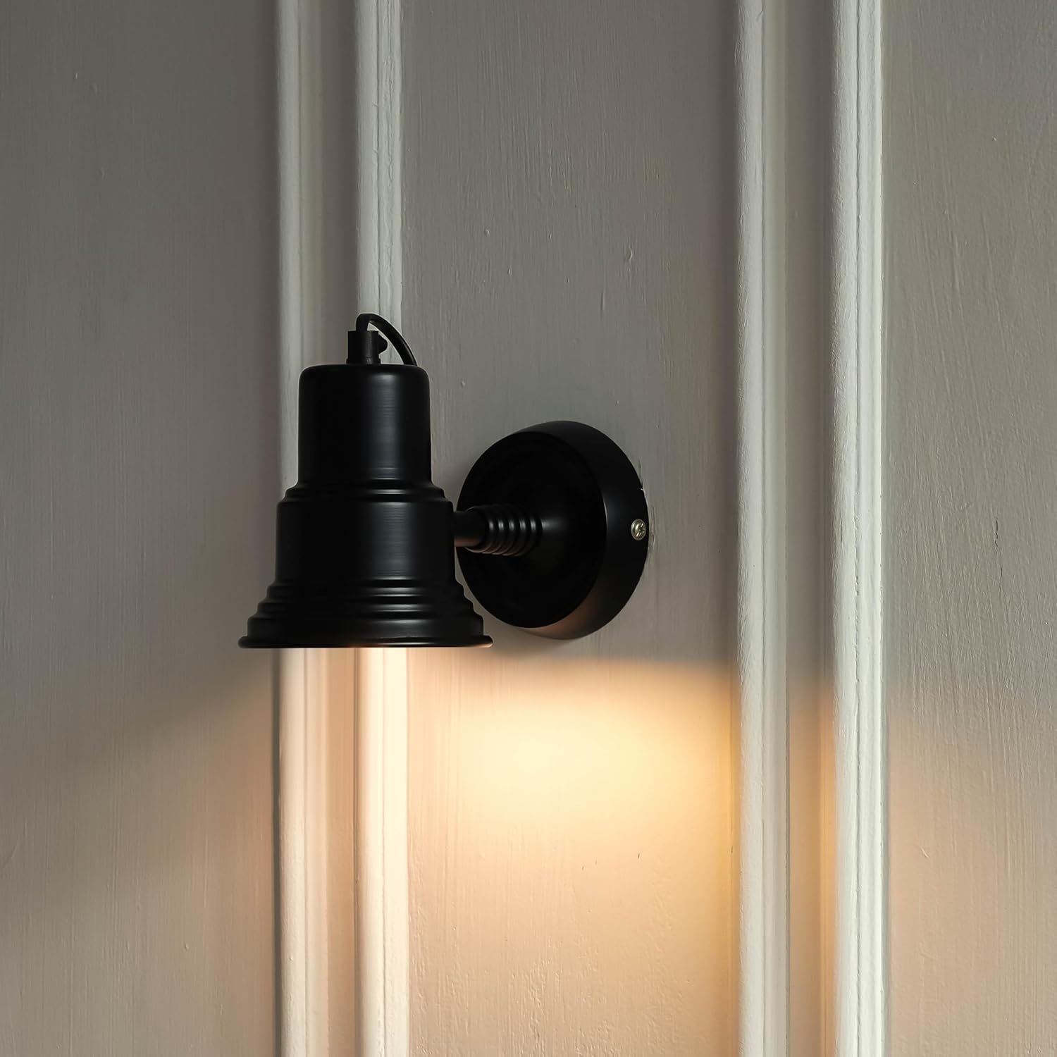 Black Polished Finish Focus Wall Lamp with Double Movement