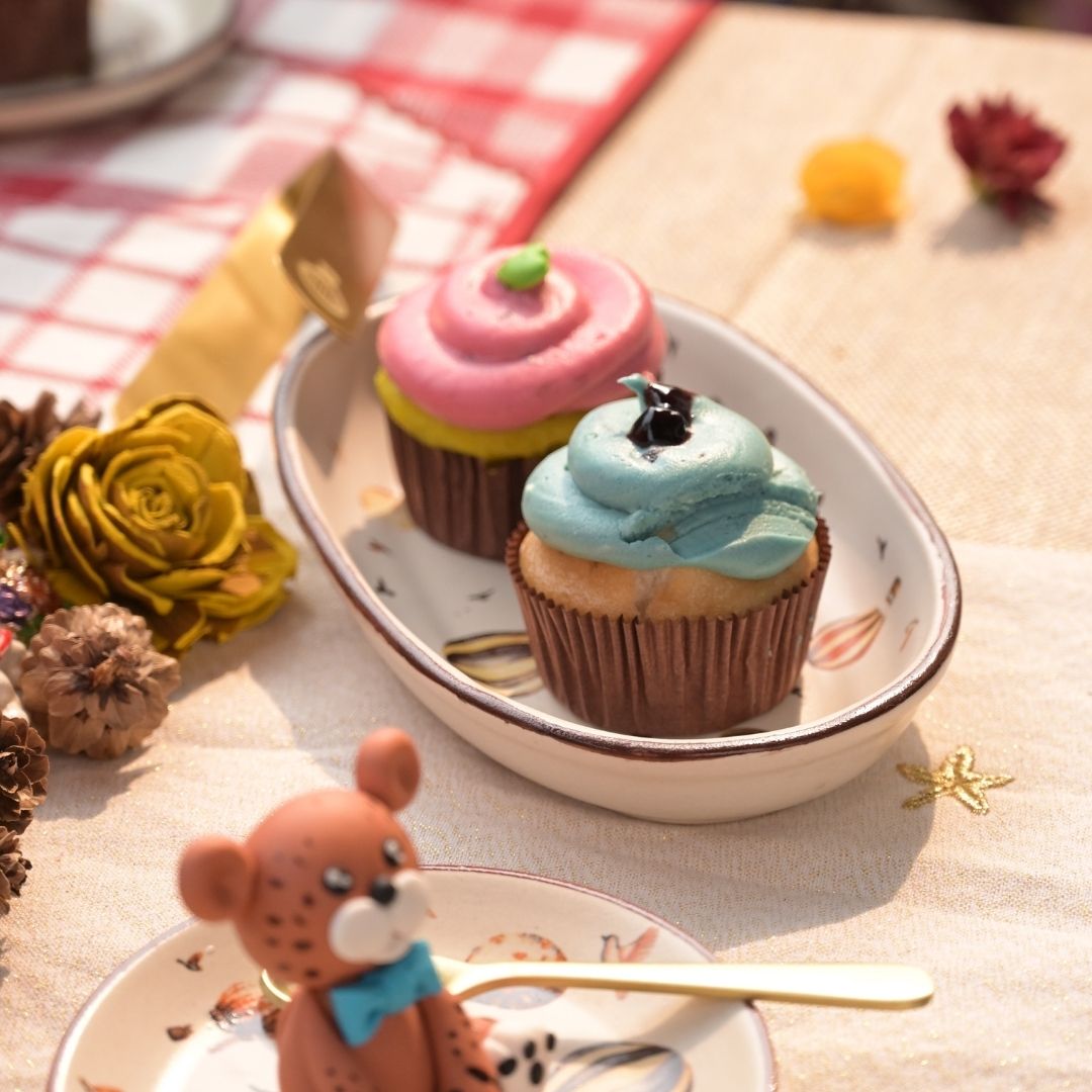 Stoneware Oval Tray with Hot Air Balloon Print & Brass Tong – Whimsical Serveware Set for Snacks, Cookies & Festive Gifting