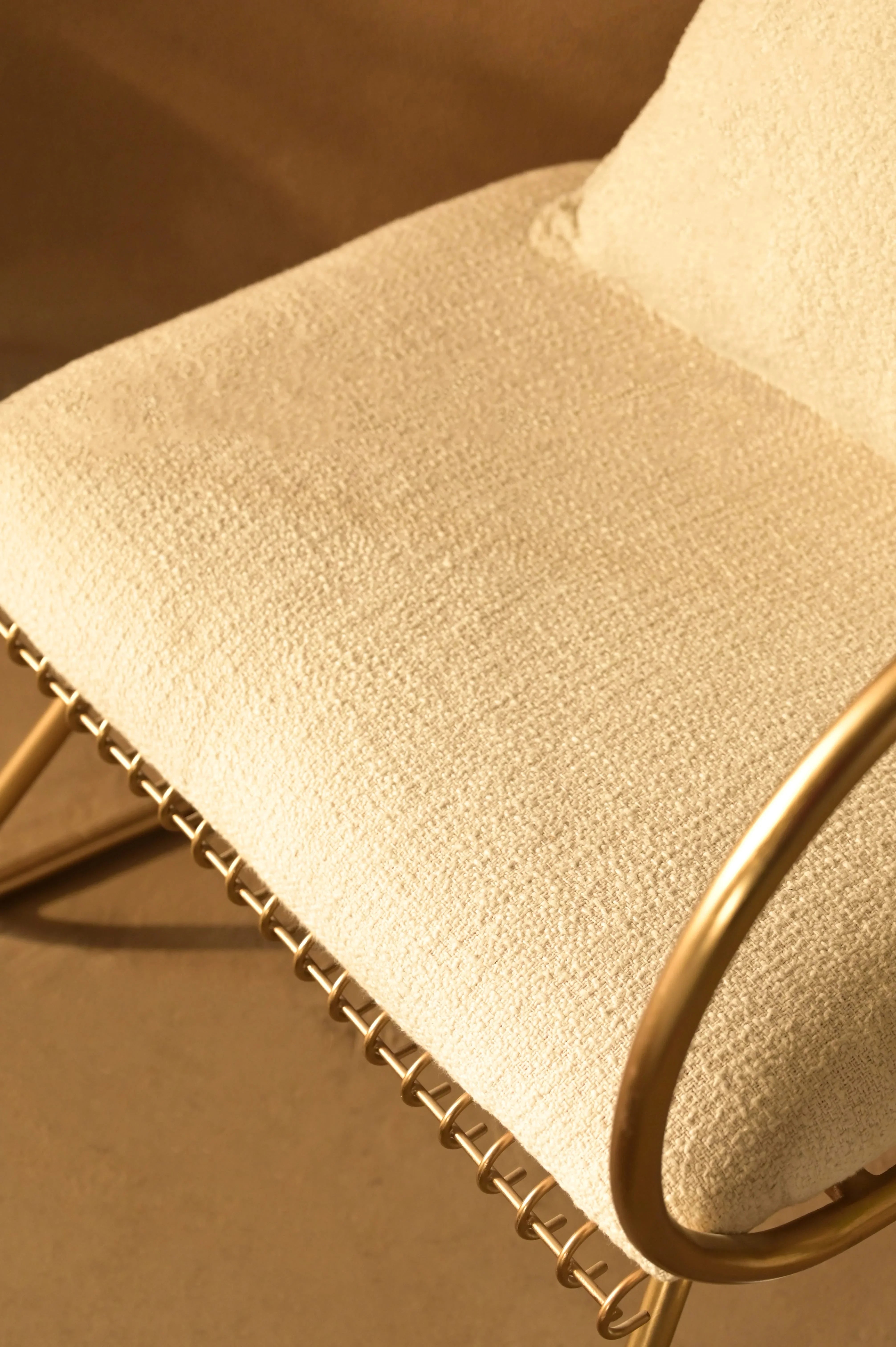 Nuvé Lounger | Iron