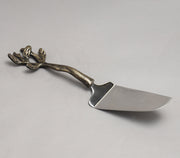 Essence of the leaf cake lifter