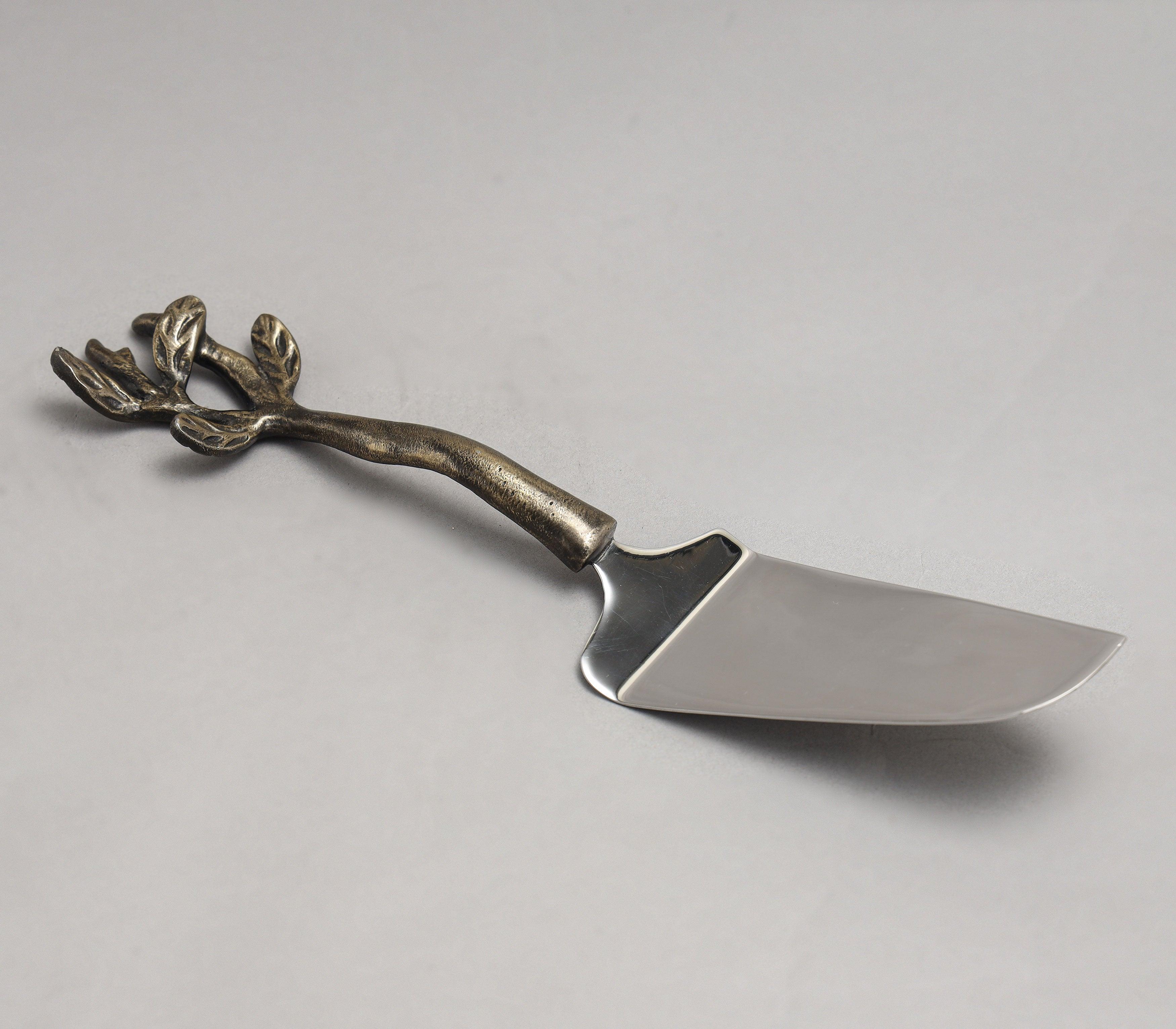 Essence of the leaf cake lifter