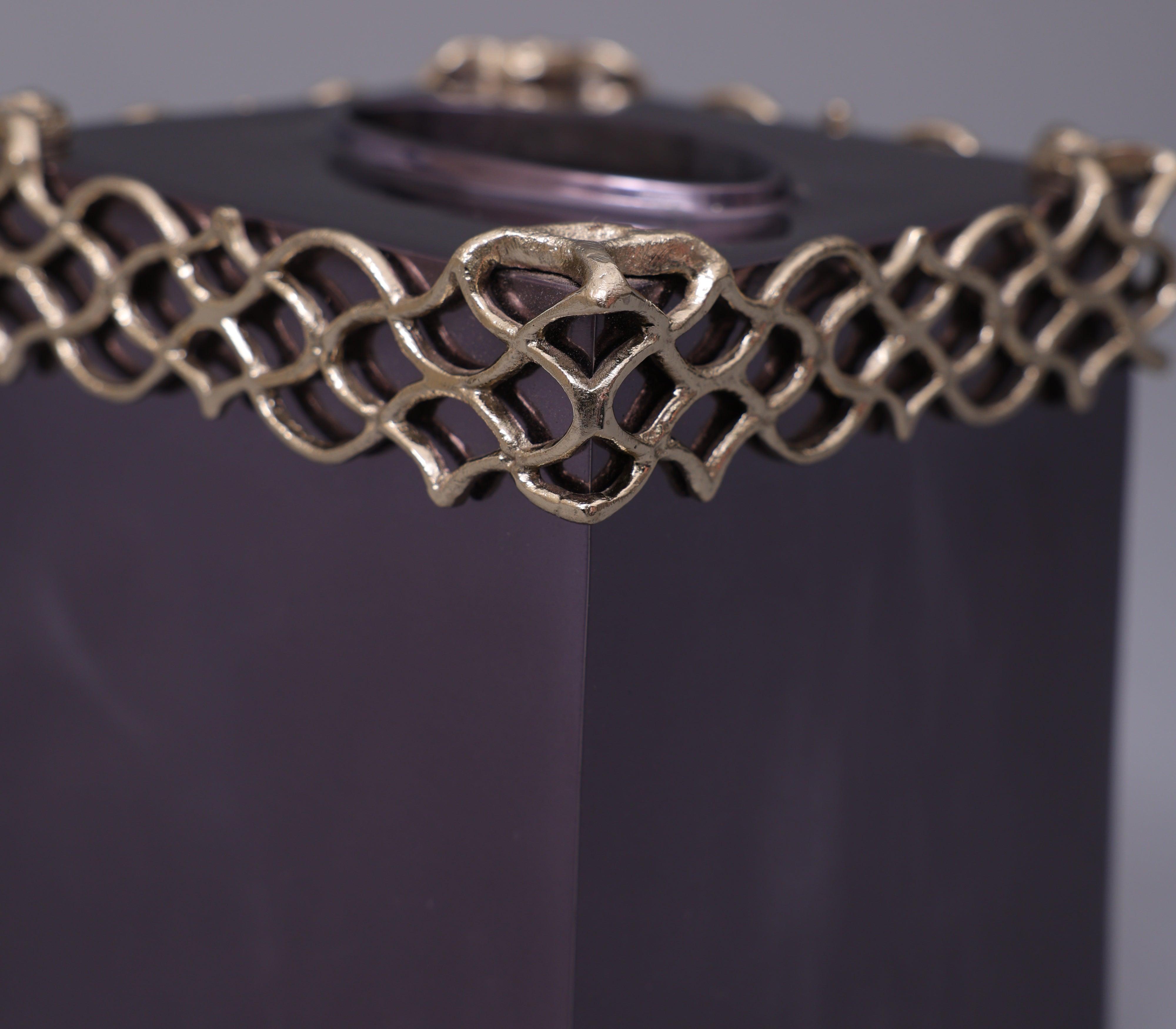 Dynasty Tissue Holder