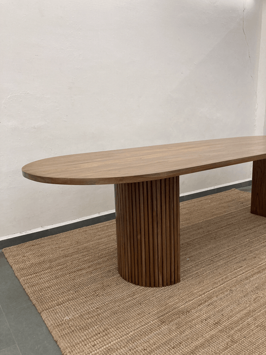 Baron dining table