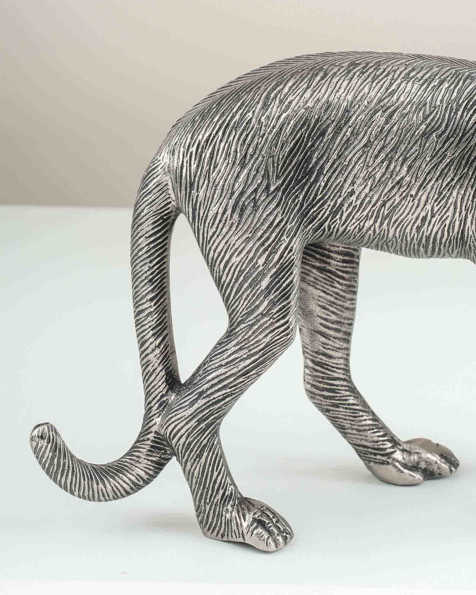 Mono Ant. Table Decor