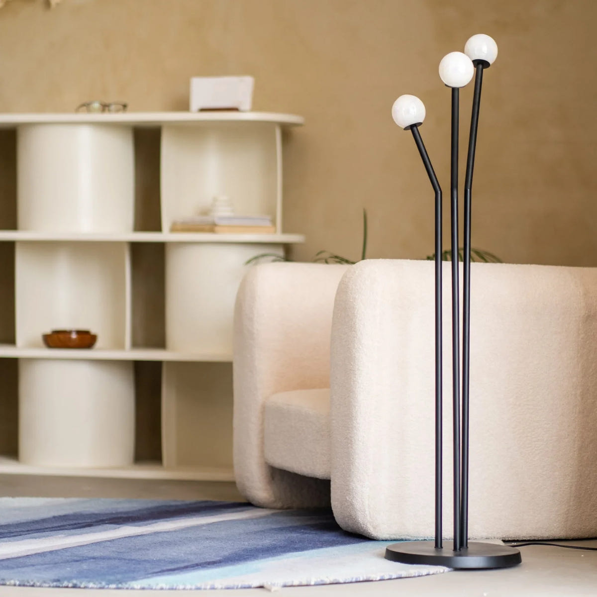 Niora Tripod Floor Lamp | Modern Black Standing Lamp for Living Room & Bedroom