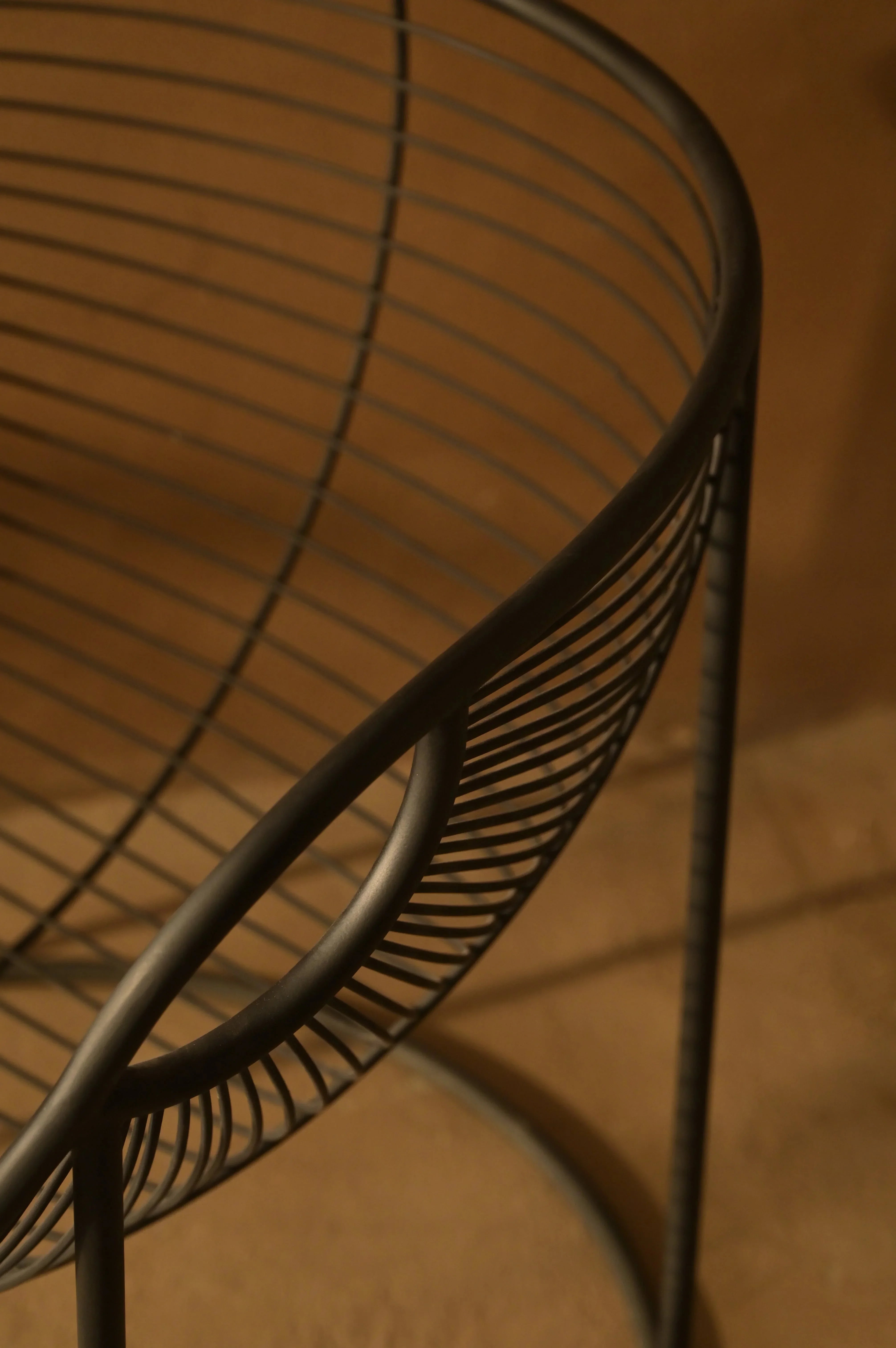 Calma Lounger | Iron