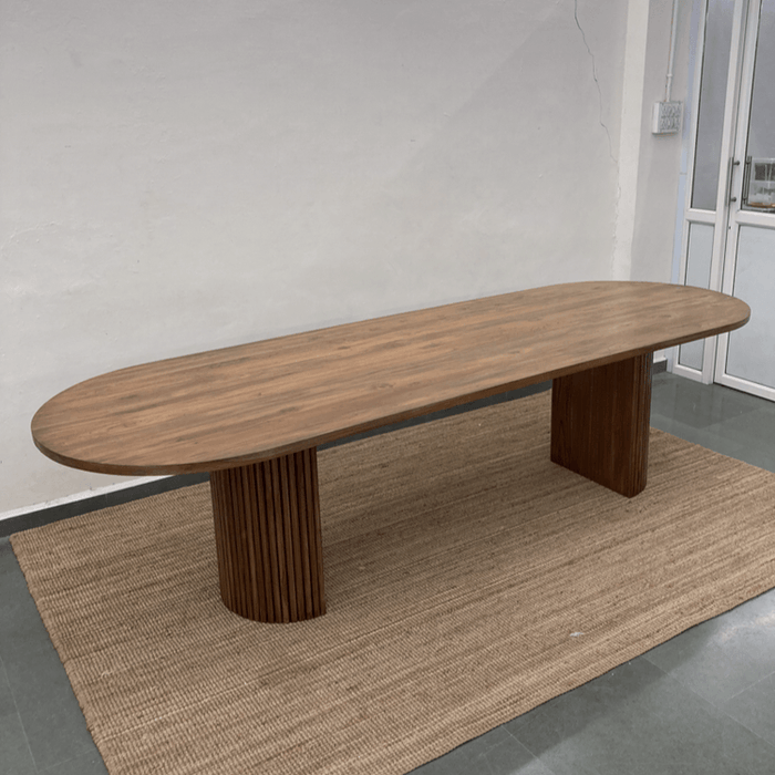 Baron dining table