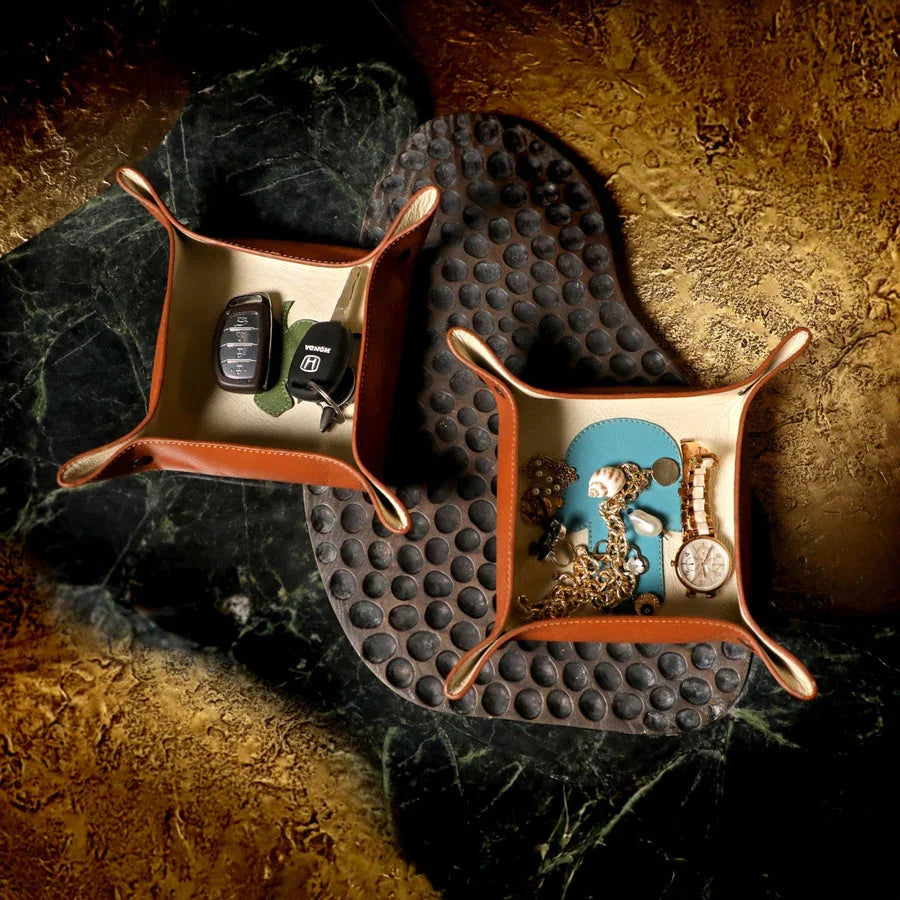 Pinch In Trays | Tan, White