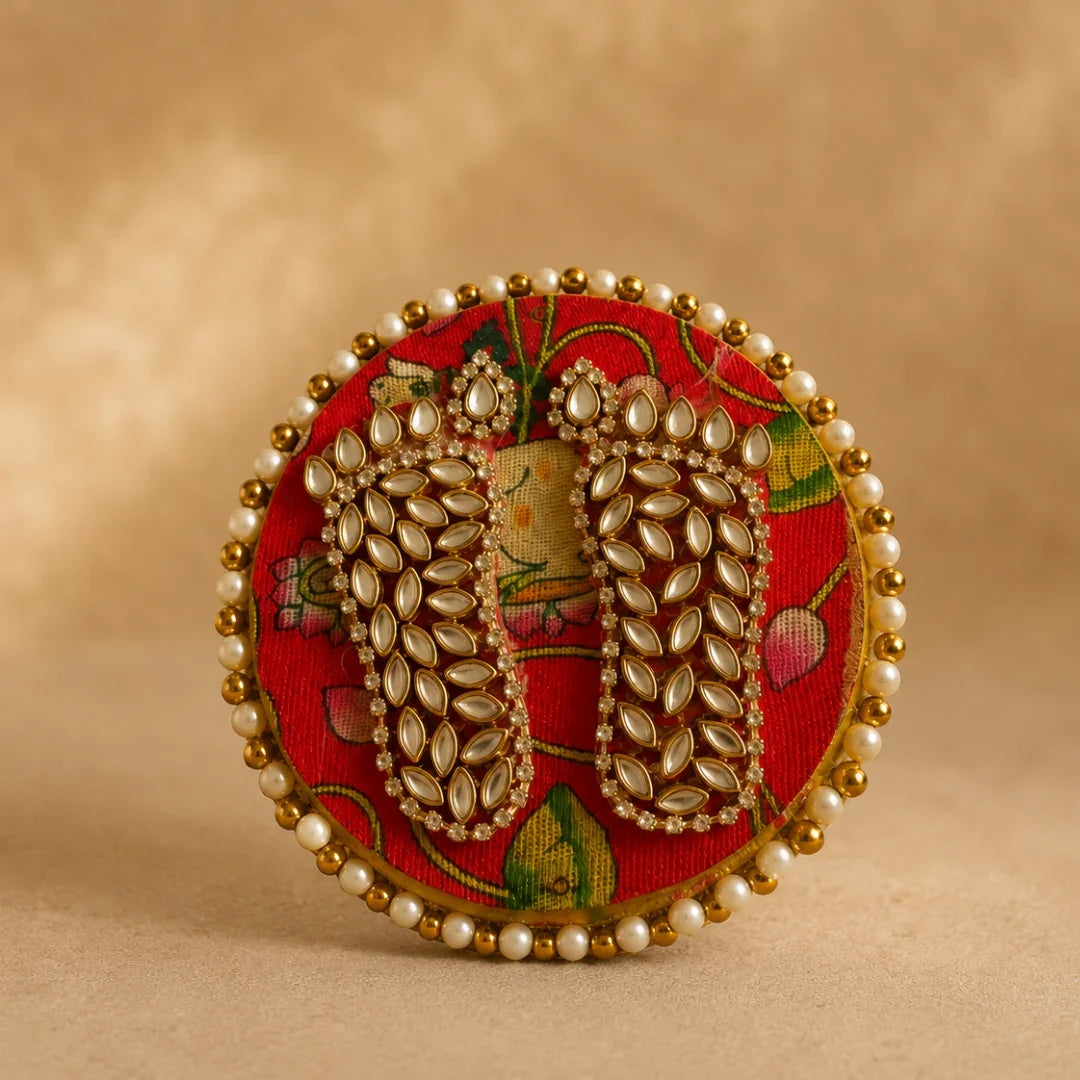 Ruby Glow Golden & White Festive Gift Basket