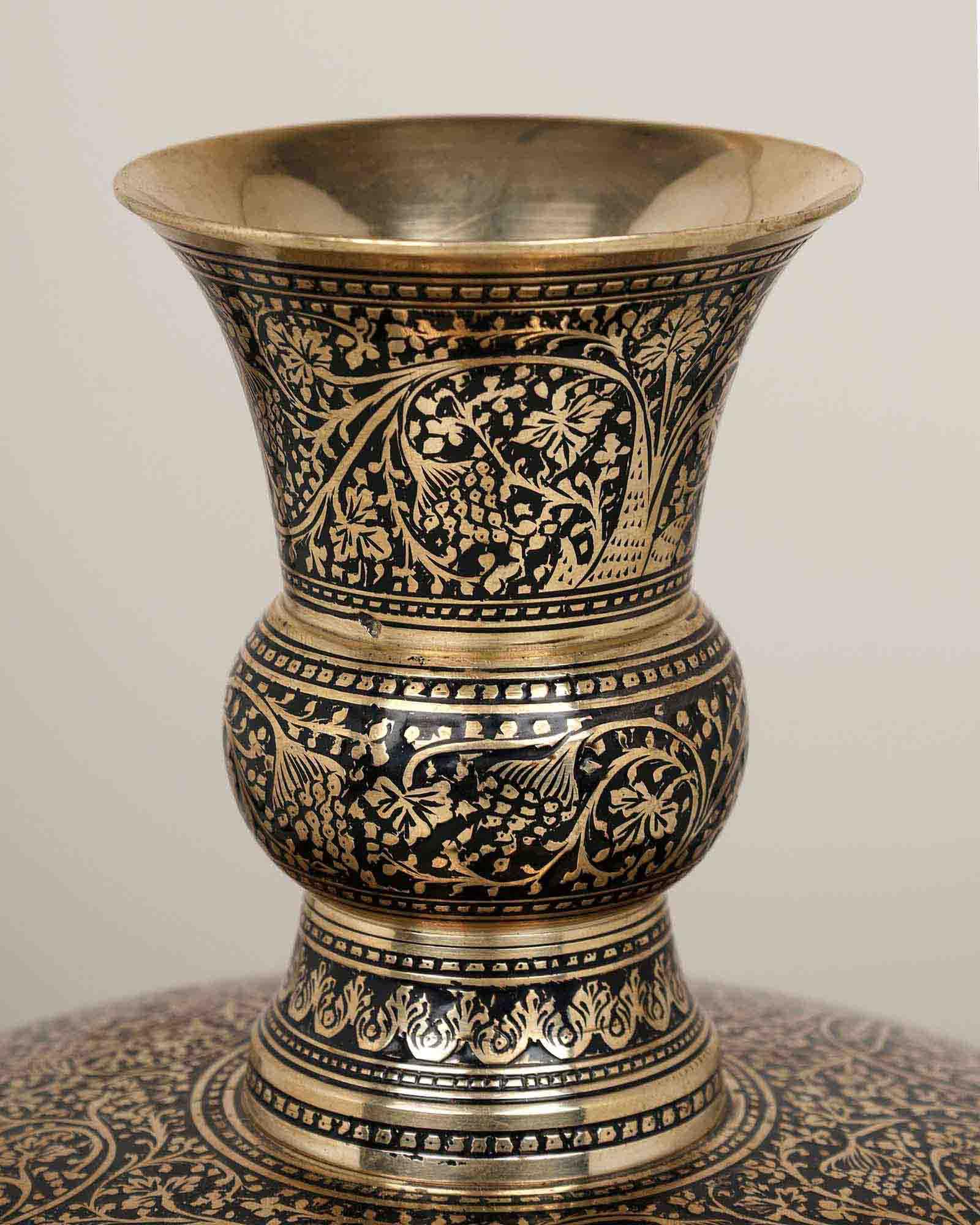 Gulzar Vase By Dilshad Hussain