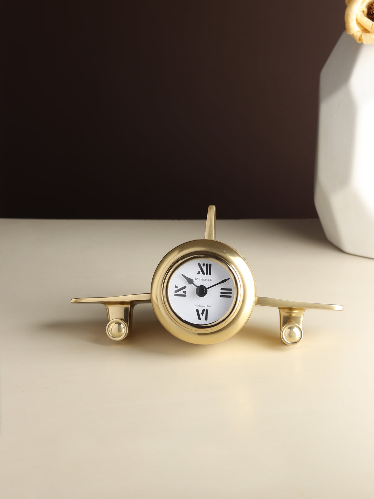 Retro Wing Table Clock