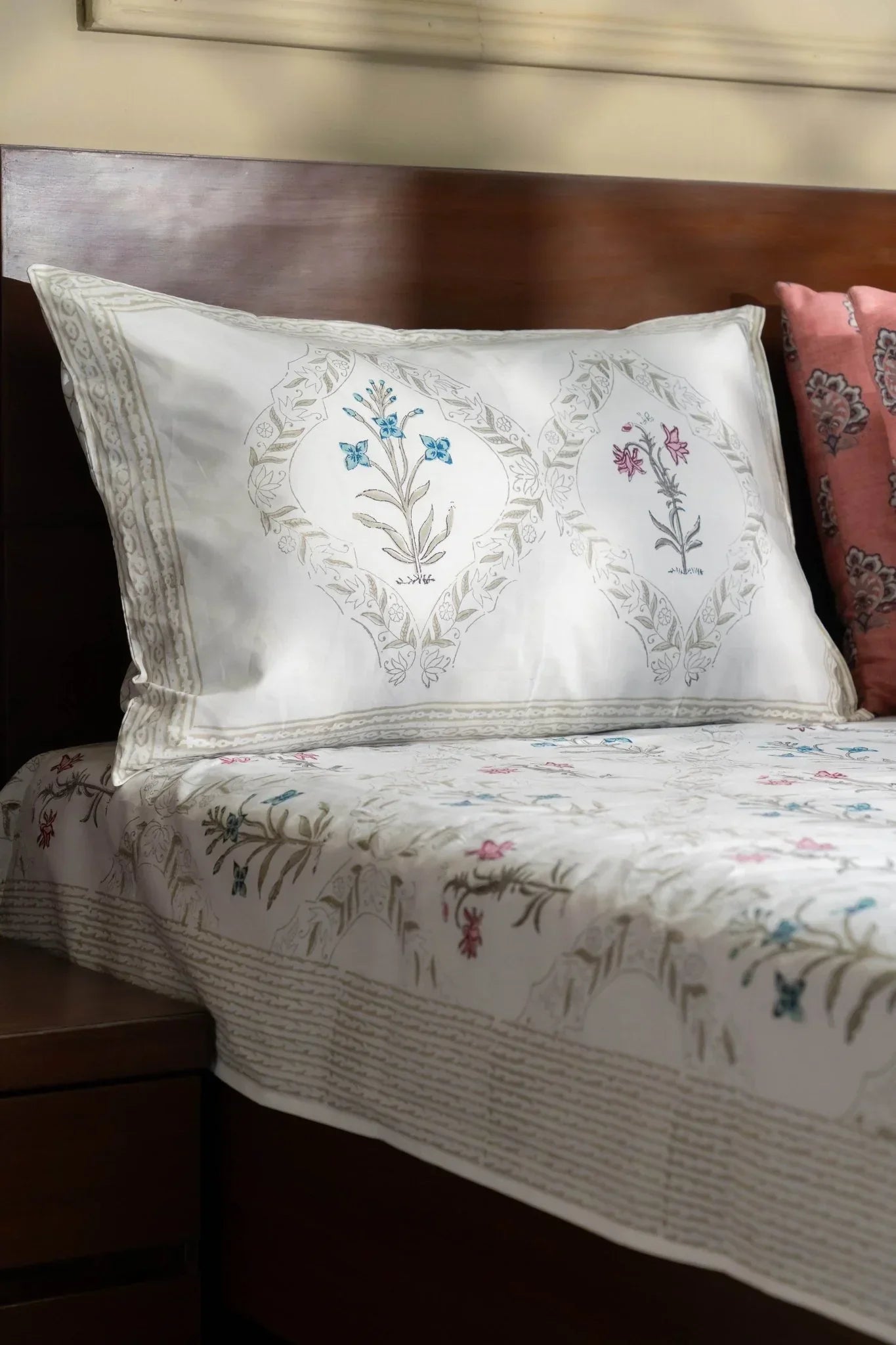 Pastel Petal Bedsheet With Pillow Covers