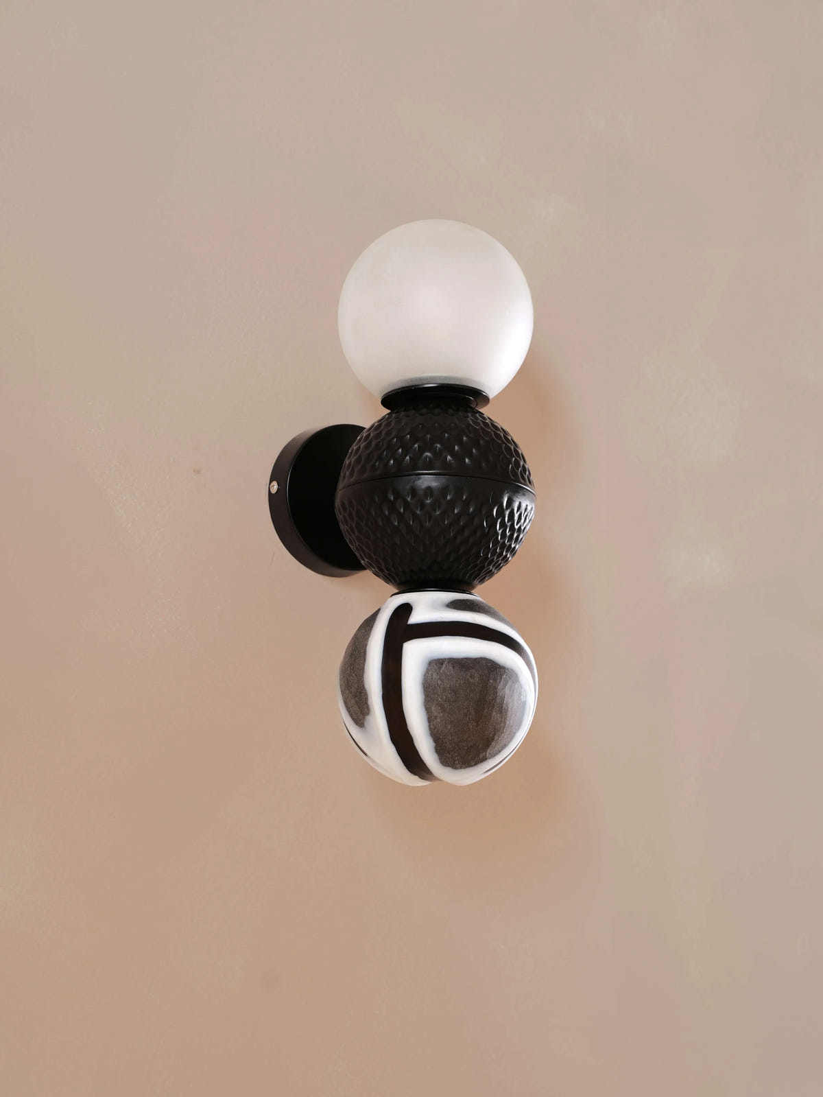 Lagori Wall Lamp
